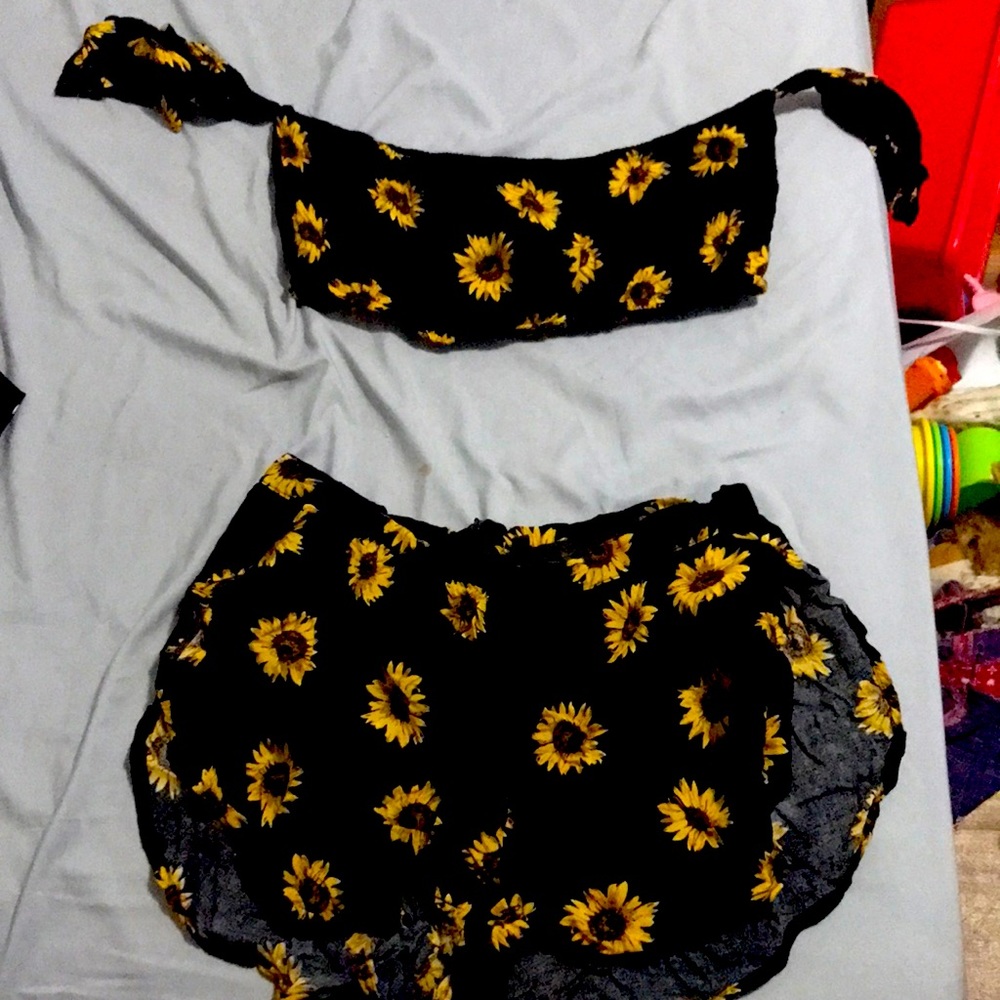 2 piece sunflower shorts and top